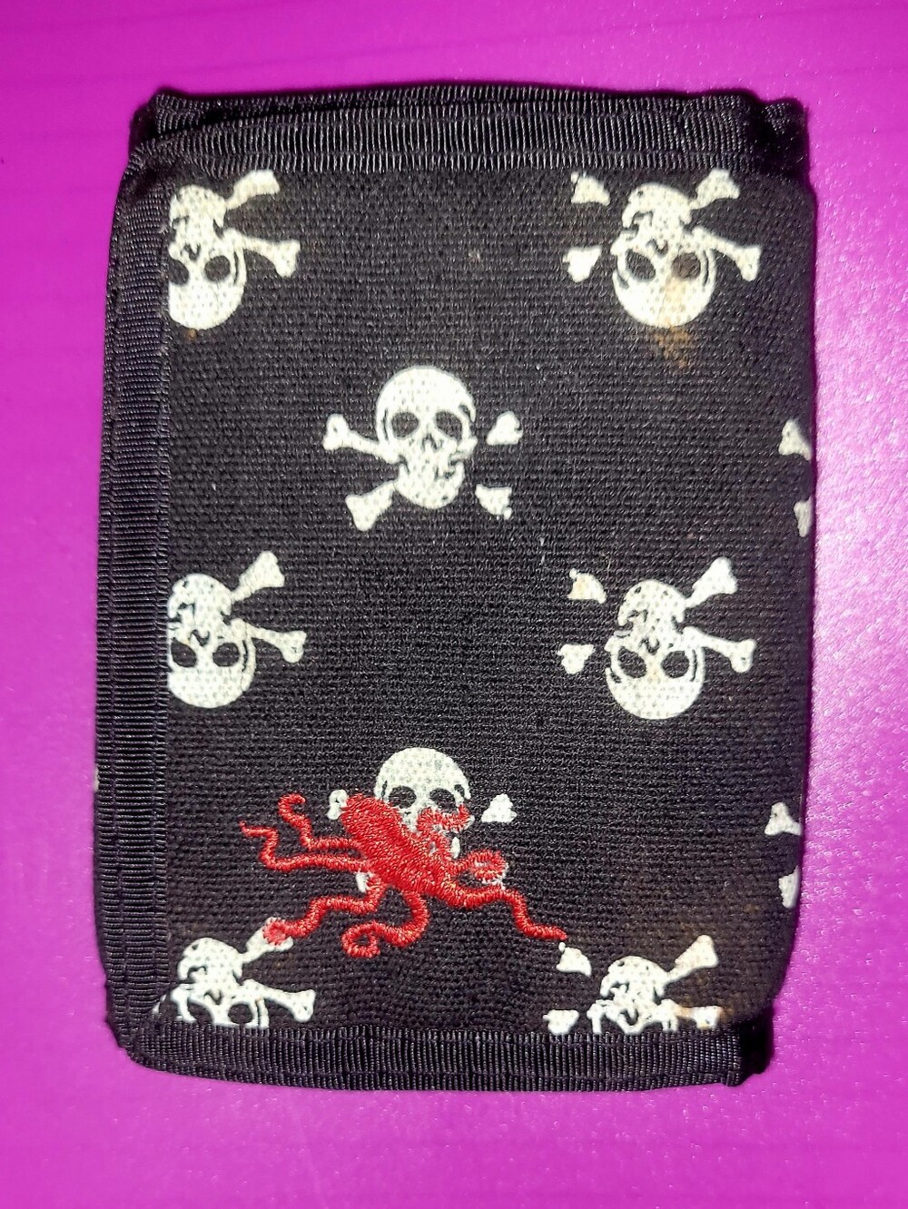 Black Tri Fold Wallet White Skulls With Ring CHAIN NOT INCLUDED - Velcro Cool